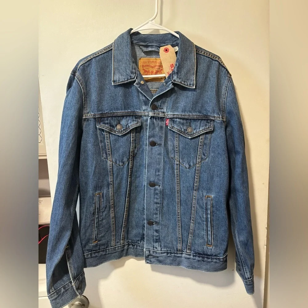 NWT Levi’s Trucker Denim Stonewash Blue Jean Jacket Men’s Size M Medium New